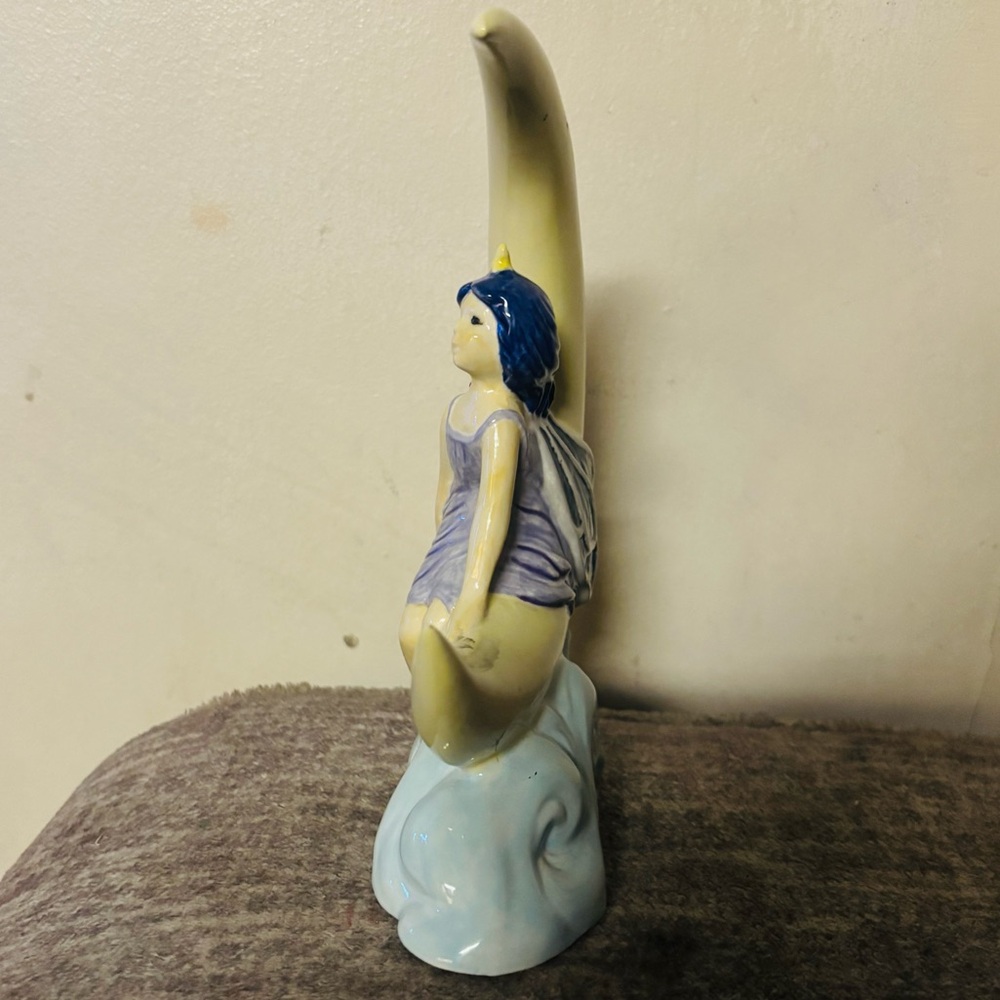 Enchanting Fairy on Crescent Moon Figurine - Picture 5 of 5
